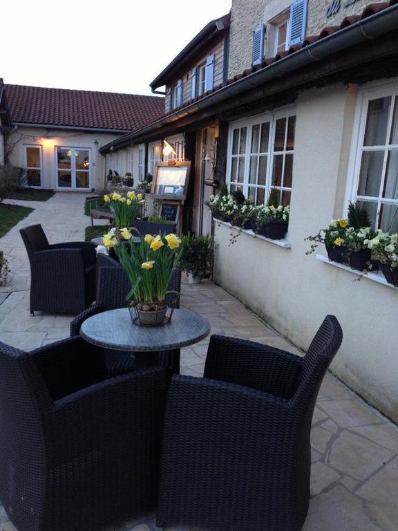 Logis Hotel La Grange Du Relais Colombey-les-deux-Églises Exterior foto